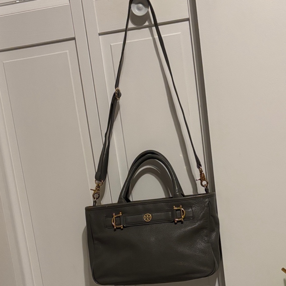Tory Burch Jaden Horsebit Pebbled Leather Purse - Picture 12 of 16